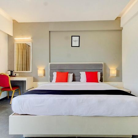 Capital O 77219 Hotel Dwarwata Dharwad Eksteriør bilde