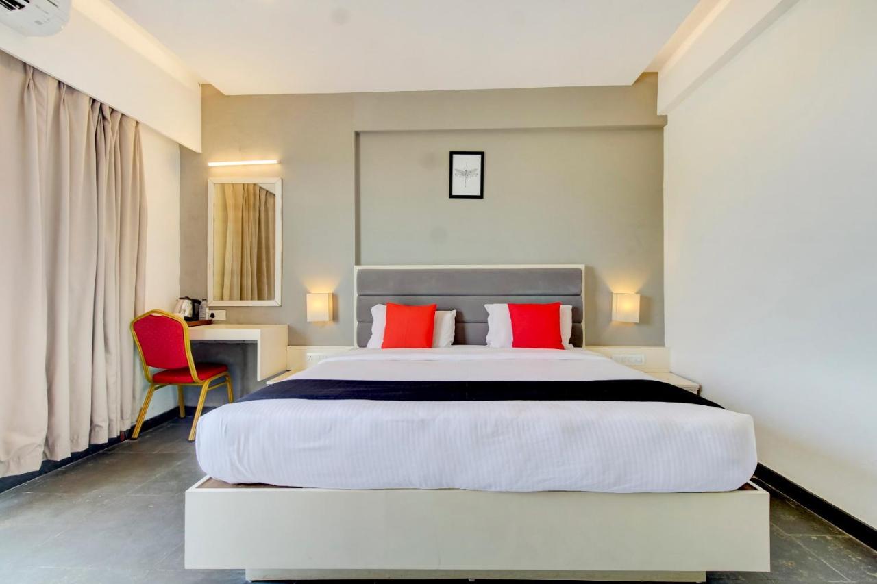 Capital O 77219 Hotel Dwarwata Dharwad Eksteriør bilde