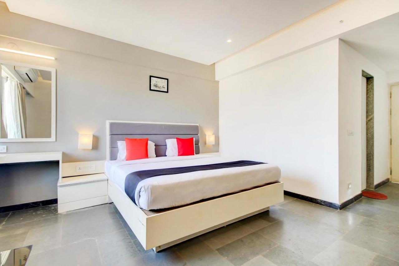 Capital O 77219 Hotel Dwarwata Dharwad Eksteriør bilde