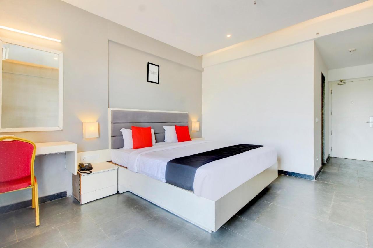 Capital O 77219 Hotel Dwarwata Dharwad Eksteriør bilde