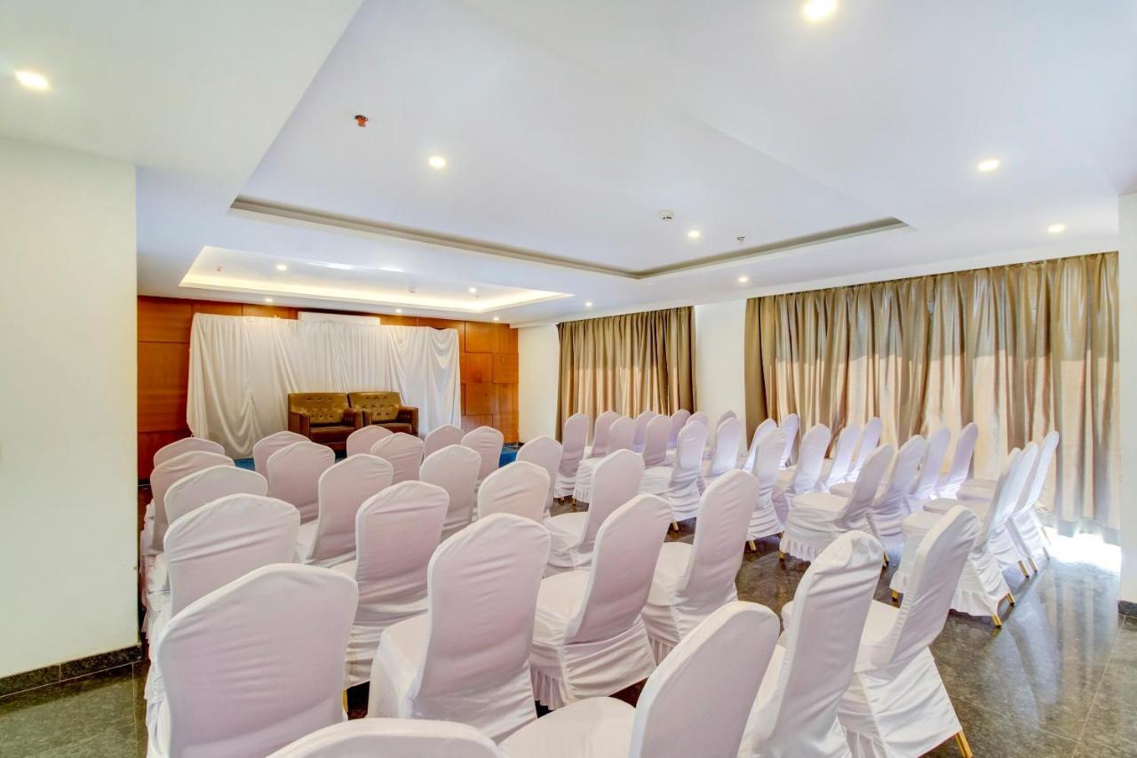 Capital O 77219 Hotel Dwarwata Dharwad Eksteriør bilde